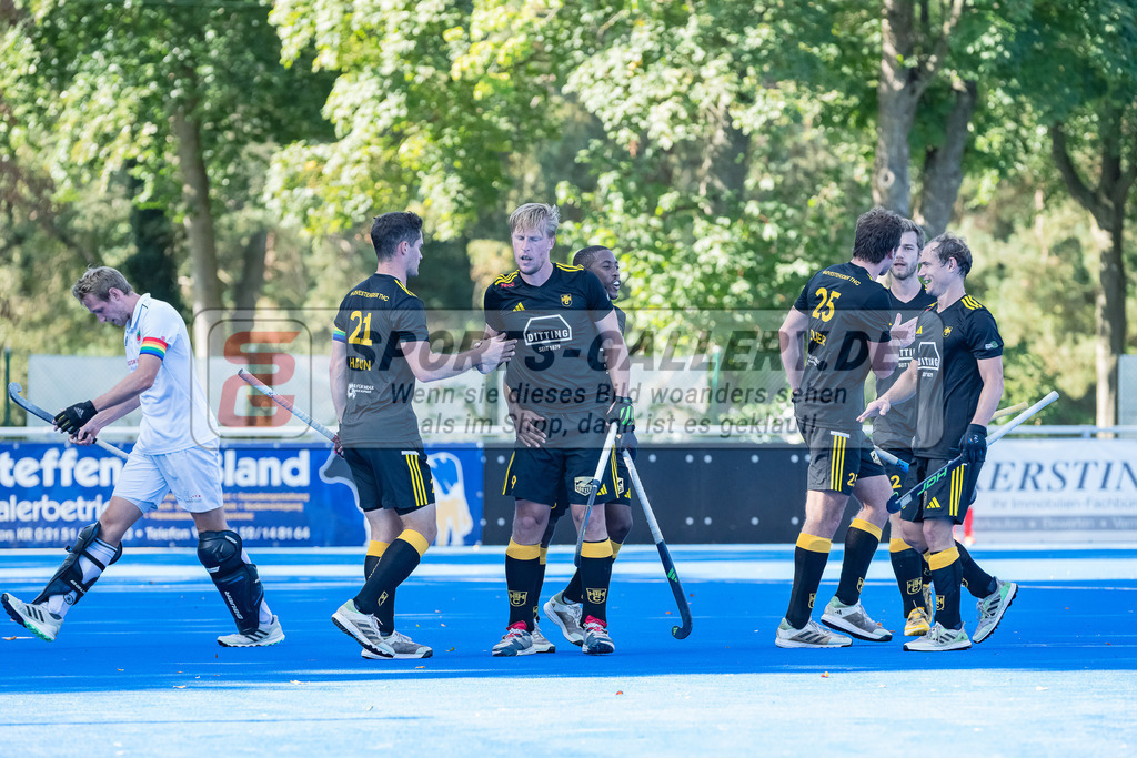 HK_20231001_104972 | 1.Bundesliga Herren Crefelder HTC - Harvestehuder THC am 1.10.2023 CHTC, Krefeld , Xaver Hasun ( Harvestehuder THC ) , Xaver Hasun ( Harvestehuder THC ) ,Ntuli Nqobile Mansuet ( Harvestehuder THC #16 )