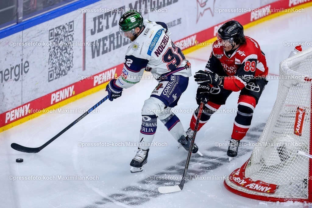 KEC20042601053 | 20.04.2026, Eishockey, DEL Halbfinale Play-Offs, Kölner Haie - Eisbären Berlin, Spiel 6, Lanxess-Arena Köln: Marcel Noebels (Eisbären Berlin #92) im Zweikampf gegen  Gregor MacLeod (Kölner Haie #89) 