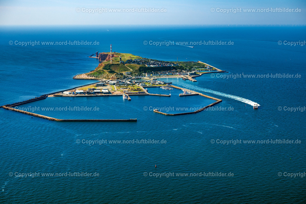 Helgoland_Halunder_Jet_FRS_Fähre_ELS_8158280824 | HELGOLAND 28.08.2024 Küsten- Landschaft der Insel Helgoland in der Nordsee im Bundesland Schleswig-Holstein, Deutschland. Weiterführende Informationen bei: Helgoland Tourismus-Service. // Coastal landscape of the island of Helgoland in the North Sea in the state of Schleswig-Holstein, Germany. Further information at: Helgoland Tourismus-Service. Foto: Martin Elsen
