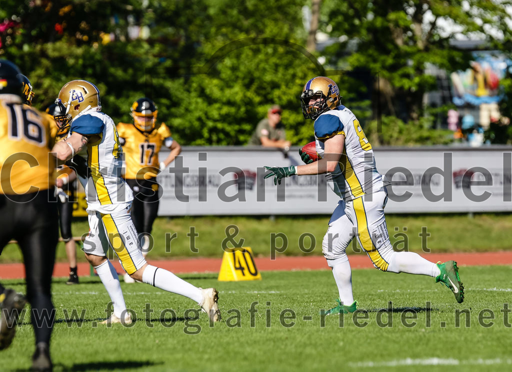 2022-05-14_102_Erding_Bulls_gegen_Munich_Cowboys_2 | Erding, Deutschland, 14.05.2022:
Fußball, Regionalliga 2022, 3. Spieltag, Erding Bulls gegen Munich Cowboys 2, Endergebnis: 20:30

Maximilian Stacke (Erding Bulls, #80)

Foto: Christian Riedel / fotografie-riedel.net