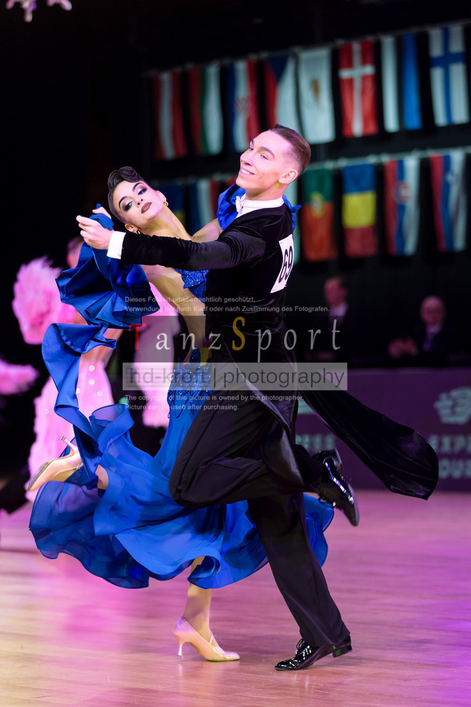 20241215_WDSF_Int_Open_Std-Riga-9390 | Tanzsportbilder, Standardtanz, Lateintanz, WDSF, DTV, LTVB, dancecomp, goc, hessen tanzt, blaues band der spree, walzer, tango, wiener walzer, slowfox, quickstepp, samba, rumba, cha-cha-cha, paso doble. jive, hd-kroft photography, turniertanzsport