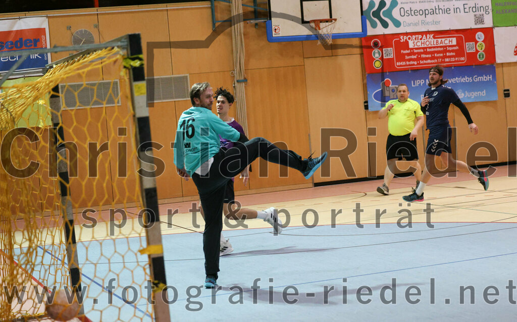 2023-12-09_090_SpVgg_Altenerding_gegen_TSV_Indersdorf | Erding, Deutschland, 09.12.2023:
Handball, Bezirksoberliga Männer 2023 / 2024, 10. Spieltag, SpVgg Altenerding gegen TSV Indersdorf, Endergebnis: 42:25

Daniel Kiss (TSV Indersdorf, #16), Luis Leitner (SpVgg Altenerding, #26), Tobias Bärsch (TSV Indersdorf, #3)

Foto: Christian Riedel / fotografie-riedel.net