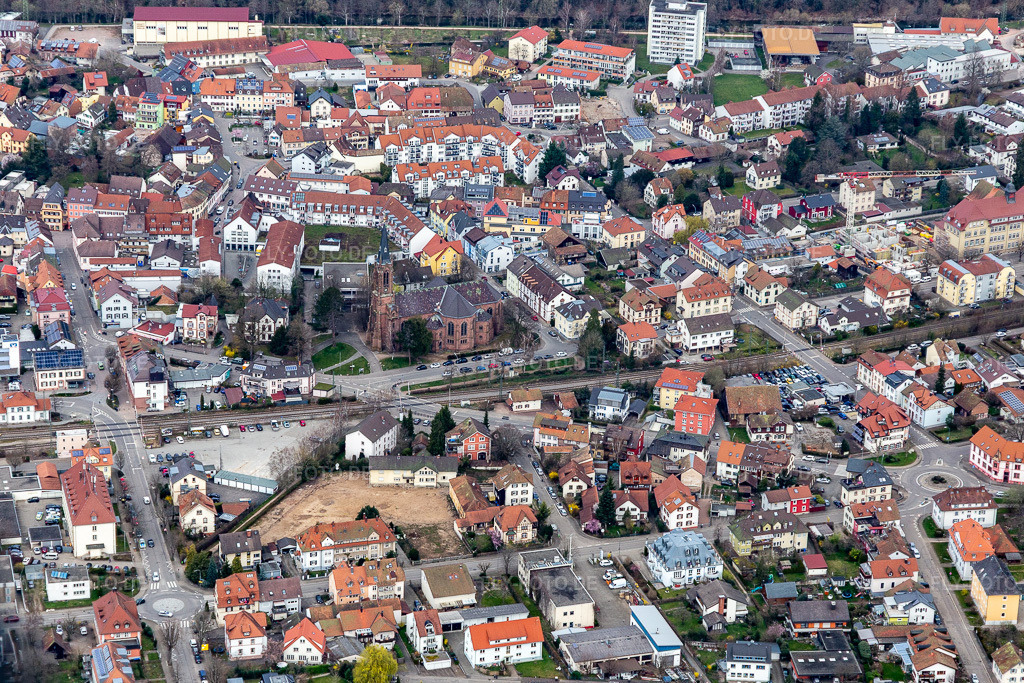 Luftbild: Evangelische Stadtkirche in Schopfheim im Bundesland Baden-Württemberg in Deutschland. Foto: IMG_120177.jpg vom 17.03.2020 durch Werner Riehm/FLY-FOTO.de