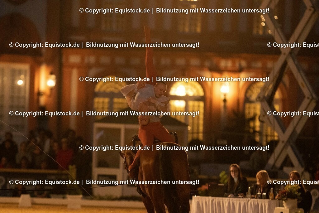 20230527_Voltigieren_NASPA_Flutlicht_0758 | equistock