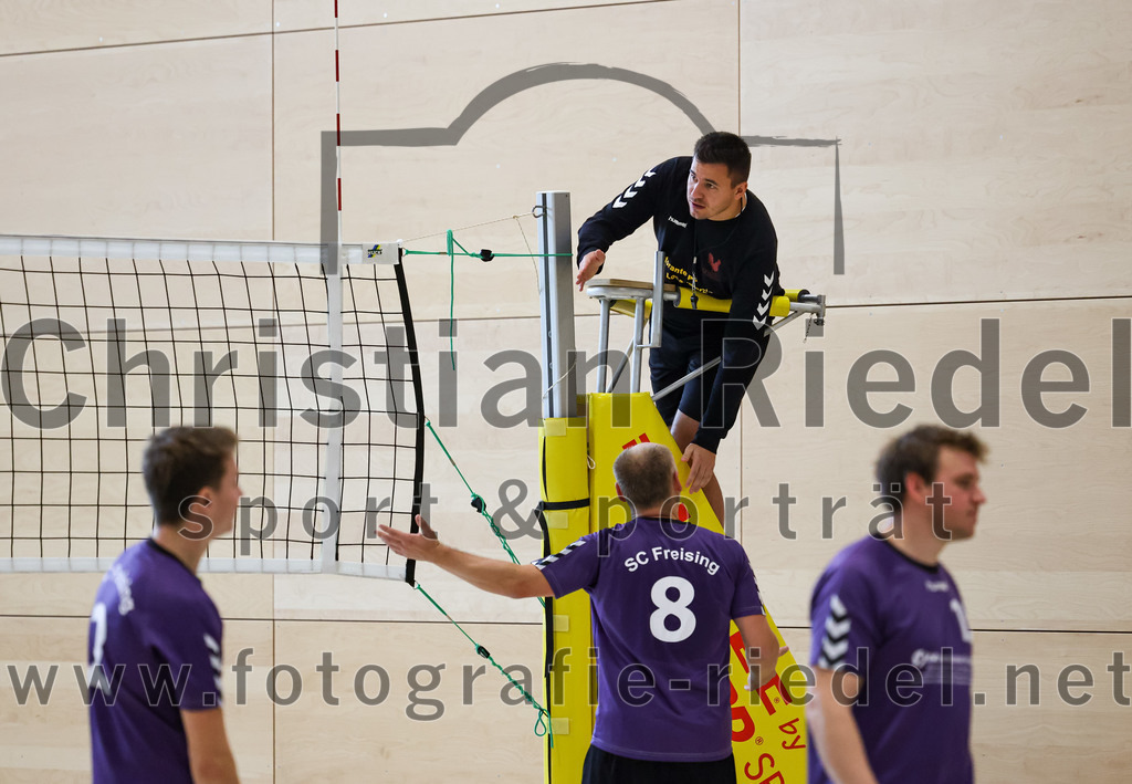 2022-11-12_054_TuS_Oberding_gegen_SC_Freising_II | Oberding, Deutschland, 12.11.2022:
Volleyball, Bezirksliga Ost 2022 / 2023, 7. Spieltag, TuS Oberding gegen MTV Pfaffenhofen II, Endergebnis: 3:2

Florian Wenz (SC Freising, #2), Dejan Jankovic (SC Freising, #8)

Foto: Christian Riedel / fotografie-riedel.net