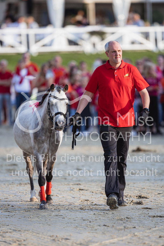 230728_BHO_Showprogramm-609 | Deine schönsten Turniermomente als professionelle Fotos! Entdecke hochwertige Pferdesport-Fotografie im Online-Shop. Jetzt Fotos finden & bestellen!