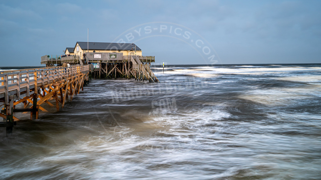 Strandbar 54 Grad Nord in der Flut | Strandbar in der Nordsee