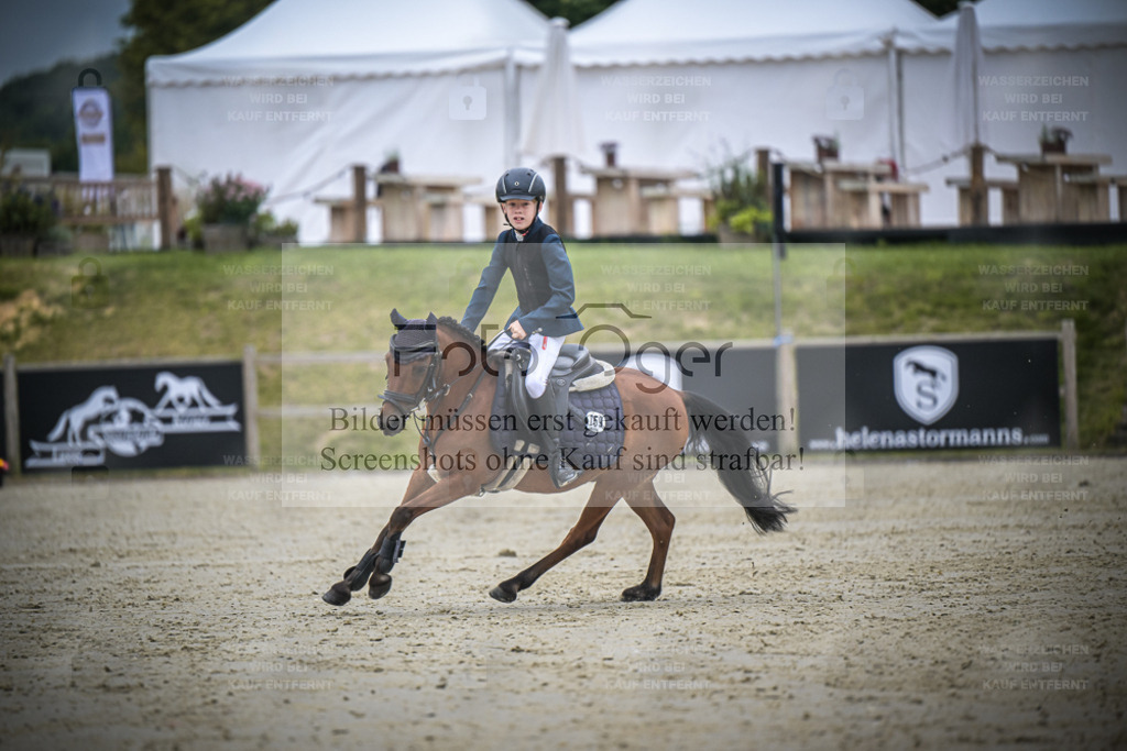 DOS_0970 | Entdecke hochwertige Reitturnierfotos von Foto Oger. Professionell, emotional und authentisch – jetzt Lieblingsmomente im Shop bestellen. - Realisiert mit Pictrs.com