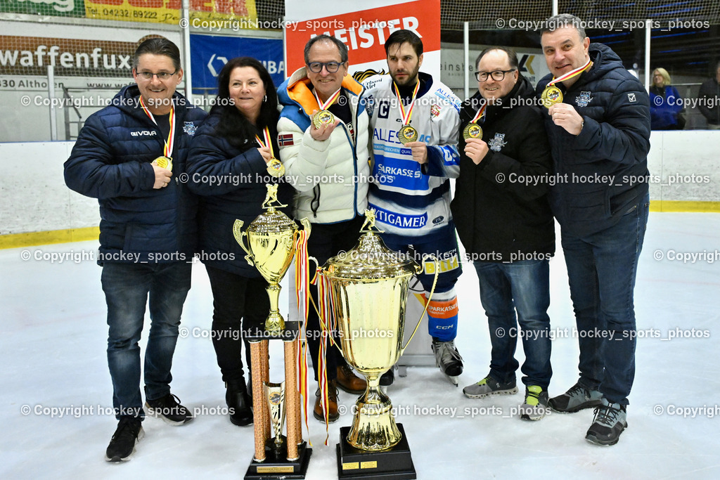 ESC Sparkasse Steindorf Meister 2025/26 | Mario Maurer ESC Steindorf, ESC Steindorf ALEXANDRA ALTENREITER, Sparkasse Feldkirchen Schreilechner Gerhard, #57 Wilfan Franz ESC Steindorf, Sportlicher Leiter ESC Steindorf Armin Ratz, Sektionsleiter ESC Steindorf Hans Tschernutter, ESC Sparkasse Steindorf Meister 2025/26, ESC Sparkasse Steindorf Meister 2025/26 am 08.03.2026 in Althofen (Stadthalle Althofen), Austria, (Photo by Bernd Stefan)