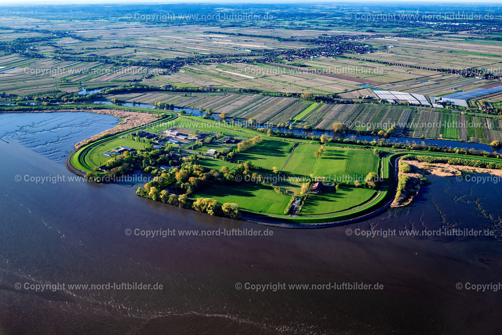 Hamburg_Hanöfersand_ELS_9421270425 | JORK 27.04.2025 Landschaft am Flußverlauf der Elbe am Hahnöfersand in Jork im Bundesland Niedersachsen, Deutschland. // Landscape along the Elbe river at Hahnoefersand in Jork in the state of Lower Saxony, Germany. Foto: Martin Elsen