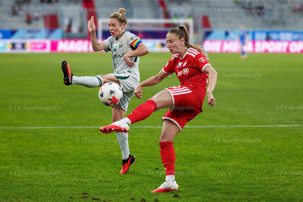 Supercup-Frauen-Bayern-Muenchen-vs-VfL-Wolfsburg 043 | Sportfotos und Eventgalerien von FX-Sportfotografie. Bilder von Fußball, Vereinsveranstaltungen und Events direkt ansehen und als Download bestellen. - Realisiert mit Pictrs.com