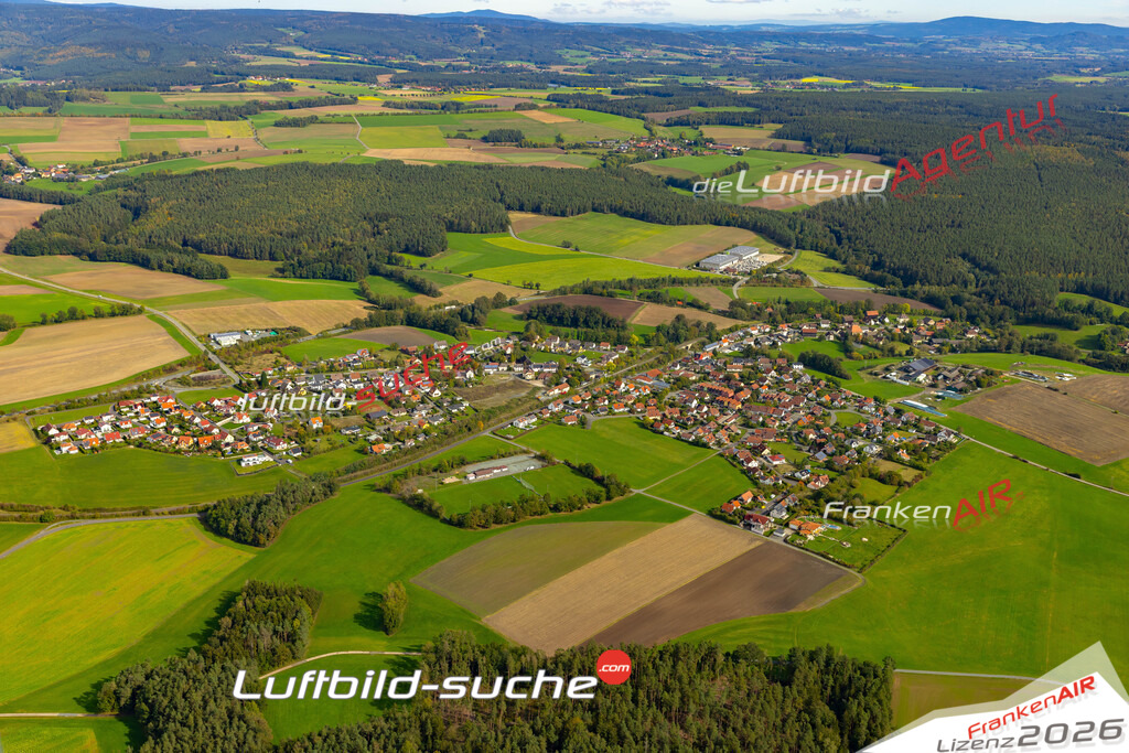 Das Luftbild zeigt :  Seybothenreuth - Die Luftaufnahme wurde 2024 vom UL-Flugzeug aus erstellt ( keine Drohne ) - Hochauflösende Luftaufnahme - Für grossformatige Ausdrucke geeignet. Die Geschenkidee !Mit Lizenz und Bildrechte bestellbar