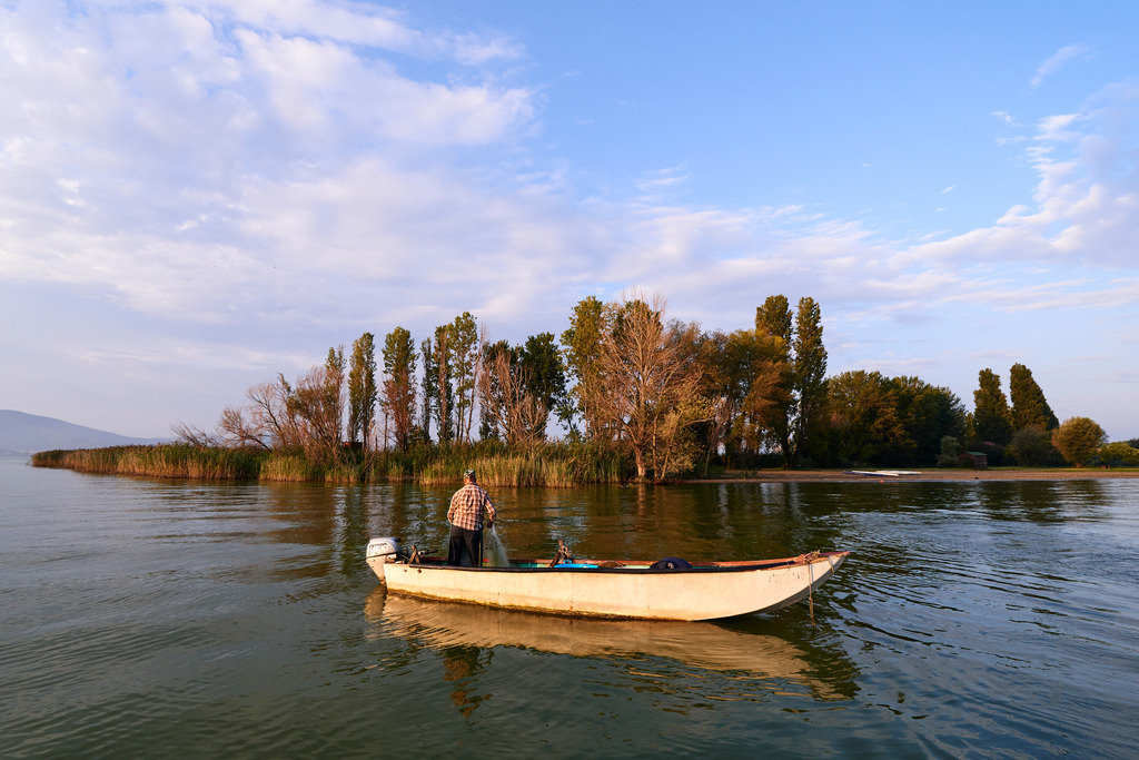 Fischer auf dem Boot | San Feliciano, Italien - August 31, 2016: Fischer auf dem Boot. - Realisiert mit Pictrs.com