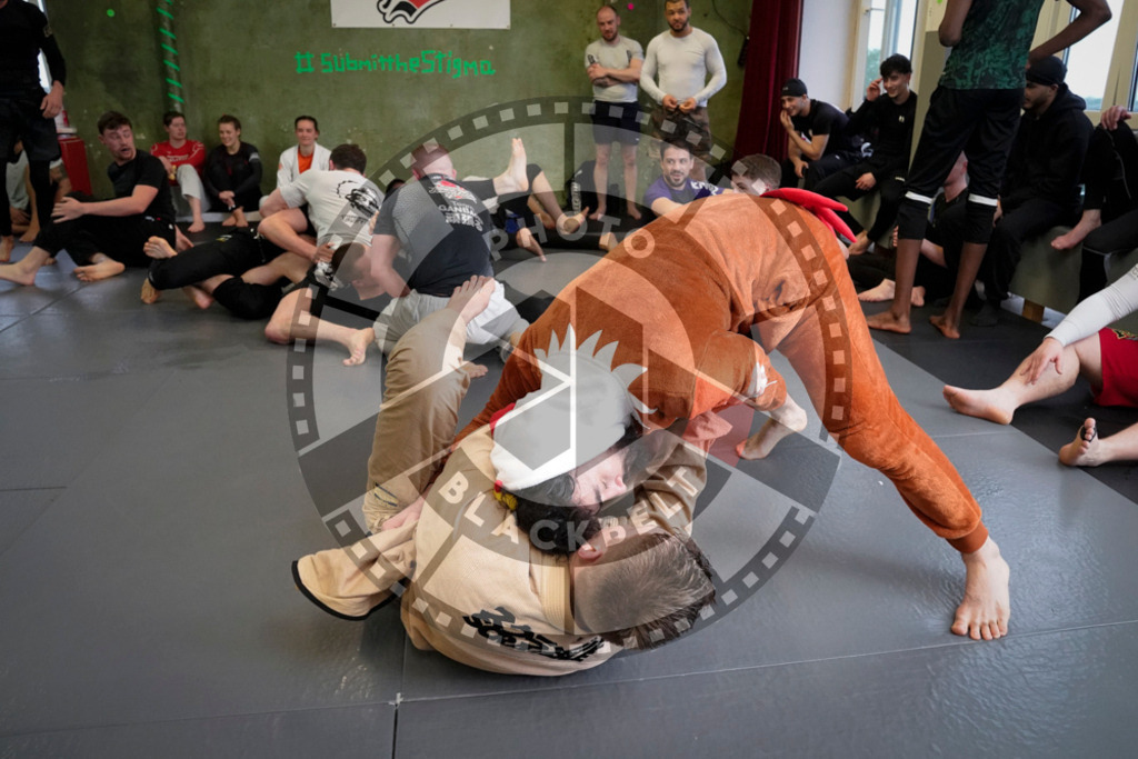 20240413PBB7552 | Fighters compete during the Grapplethon 24hours of rolling for a reason in Hamburg, Germany, on April 13, 2024.