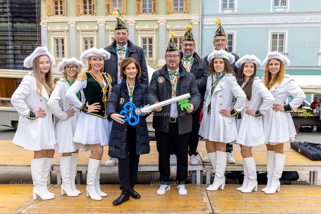 Faschingswecken am Hauptplatz | Bildershop von pixelworld.at - Realisiert mit Pictrs.com