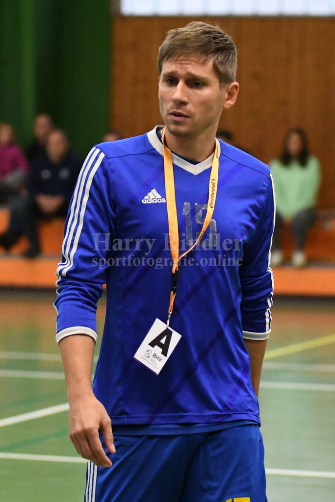 SSG Metten : ASV Dachau | Florian Sedlmeier (Chef-Trainer SSG Metten)  - Realisiert mit Pictrs.com