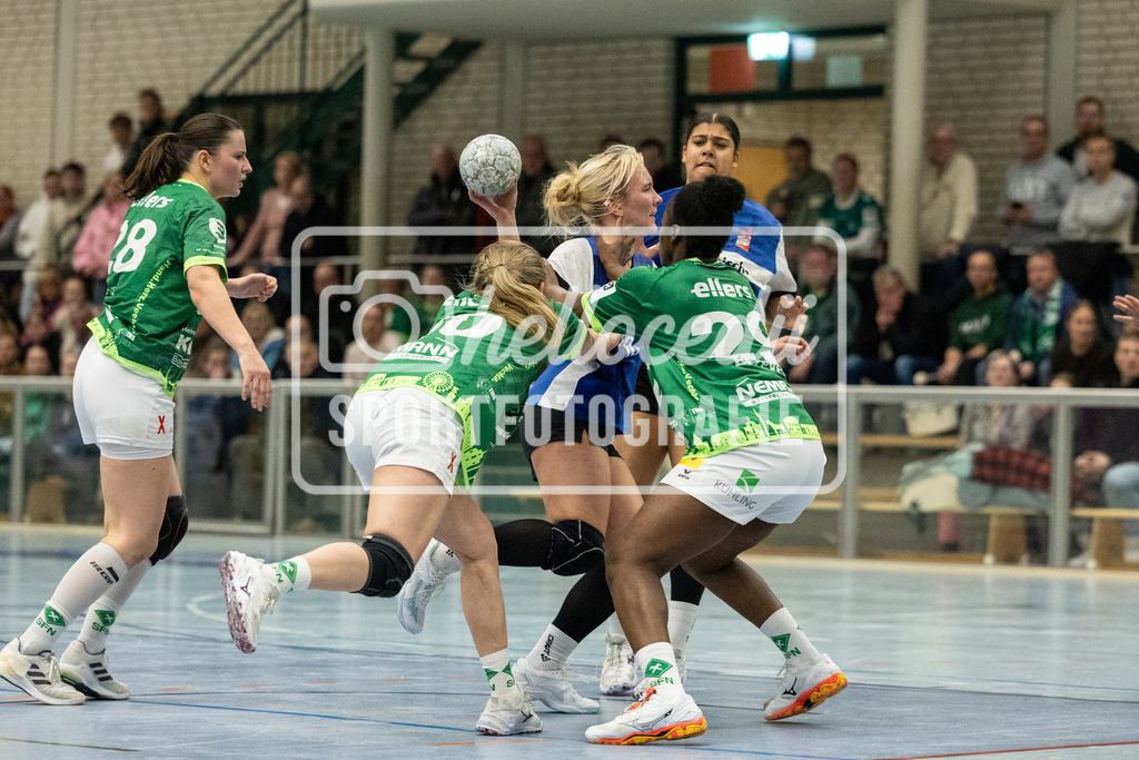 Vechta_Blomberg-37 | Jette Dudda (28, SC SFN Vechta) Svenja Ruhöfer (10, SC SFN Vechta) Ruslana Litvinov (18, HSG Blomberg-Lippe II) Edna Estevens (29, SC SFN Vechta) - Realisiert mit Pictrs.com