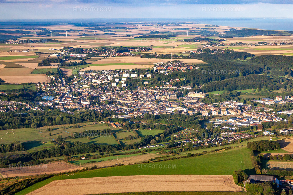 Aerial view: View of the town in Eu in the state Seine-Maritime, France. – Photo: IMG_70761.jpg taken on 08/24/2014 by Werner Riehm/FLY-FOTO.com – Resolution of the original: 4752 x 3168 px