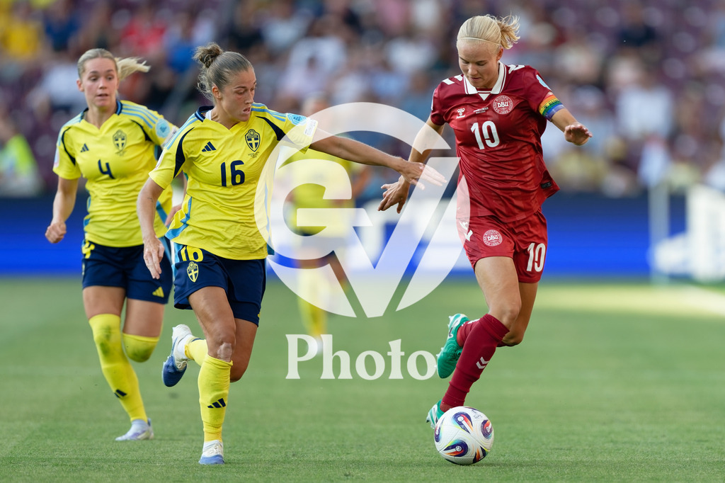Denmark v Sweden - UEFA Women's EURO 2025 Group C | GENEVA, SWITZERLAND - JULY 4: Pernille Harder of Denmark (R) controls the ball under pressure from Filippa Angeldahl of Sweden (L)  during the UEFA Womens EURO 2025 Group C match between Denmark and Sweden at Stade de Geneve on July 4, 2025 in Geneva, Switzerland. (Photo by Giuseppe Velletri/Sports Press Photo/Getty Images)
