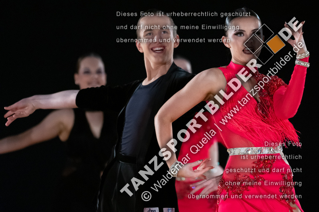 20250504-10295 | Hier finden Sie Tanz Bilder vom Latein und Standard Formationen tanzen. Sportbilder vom Tanzsport. Schöne Fotos und von Weltmeisterschaft, Europameisterschaft, Bundesliga, Regionalliga, Oberliga und Landesliga sowie von GOC Stuttgart, DanceComp, WM Bremen