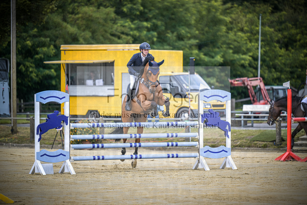 DOS_6776 | Entdecke hochwertige Reitturnierfotos von Foto Oger. Professionell, emotional und authentisch – jetzt Lieblingsmomente im Shop bestellen.Deutschlandweite Turnierfotografie. - Realisiert mit Pictrs.com