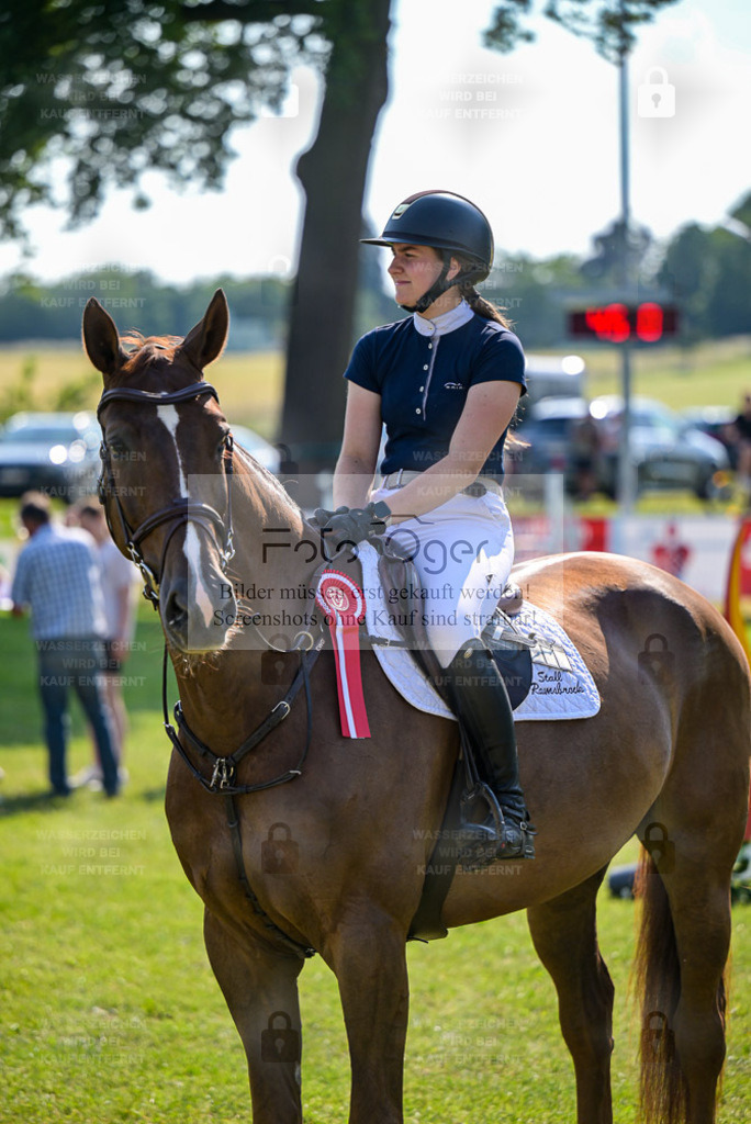 Reitturnier Voxtrup | Entdecke hochwertige Reitturnierfotos von Foto Oger. Professionell, emotional und authentisch – jetzt Lieblingsmomente im Shop bestellen. - Realisiert mit Pictrs.com