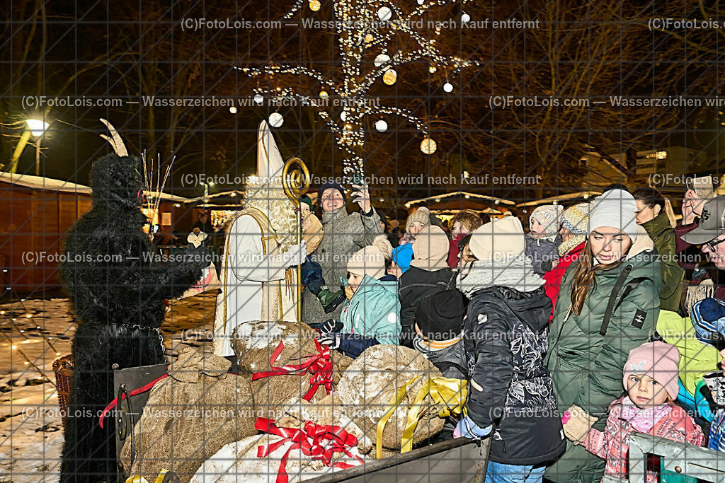 ALP4794_Wieselburger Advent_NikolausAbend | (C)FotoLois.com, Alois Spandl, WIESELBURGER ADVENT, der Nikolaus kommt zu den Kindern und bringt Geschenke, Fr 8. Dez. 2023.