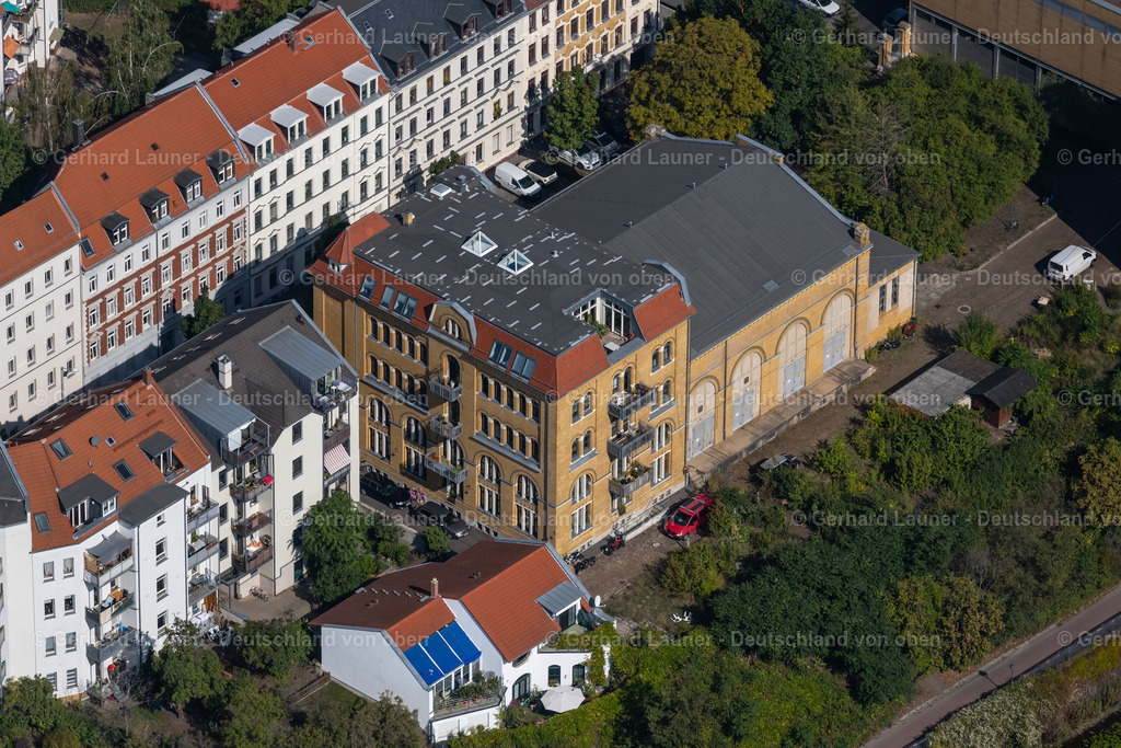 4041889 | LEIPZIG 15.09.2020 Mehrfamilien- Wohnhauses im Gebäude des ehemaliges Umspannwerk (Lauchstädter Straße) mit ehemaligem Beamtenwohnhaus im Ortsteil Plagwitz in Leipzig im Bundesland Sachsen, Deutschland. Weiterführende Informationen bei: Foto: Gerhard Launer