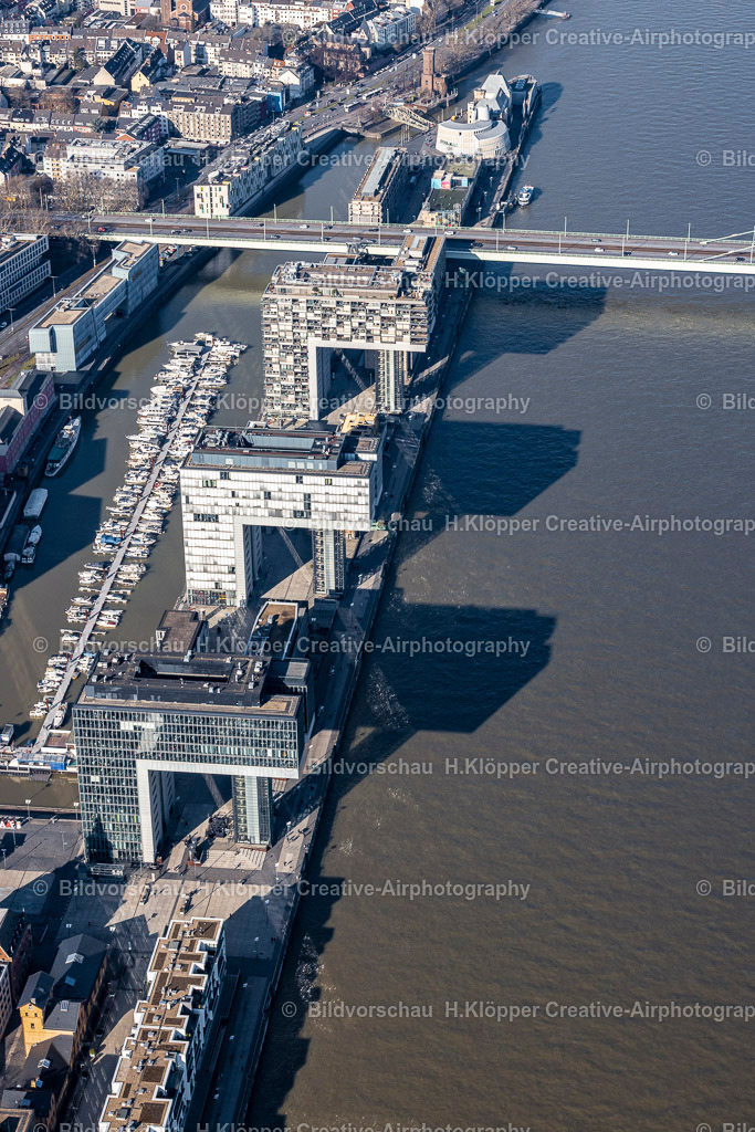 Luftbilder Köln-6873 | Luftaufnahme Wohngebiet einer Mehrfamilienhaussiedlung " Kranhäuser " am Ufer- und Flussverlauf des Rhein - Realisiert mit Pictrs.com