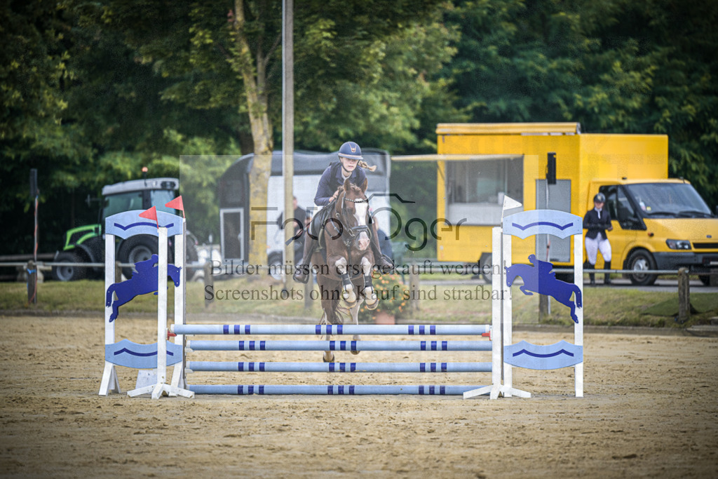 DOS_0601 | Entdecke hochwertige Reitturnierfotos von Foto Oger. Professionell, emotional und authentisch – jetzt Lieblingsmomente im Shop bestellen.Deutschlandweite Turnierfotografie. - Realisiert mit Pictrs.com
