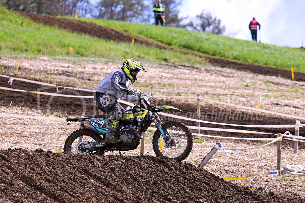 Motocross Schlatt bei Winterthur - 29. April 2023 | #428 Boeckle Elias aus Meiningen (AT) auf Husqvarna in der Kategorie MX2 am Motocross Schlatt bei Winterthur, 29. April 2023.
Instagram: @mx_schlatt | @mc_wila | @sam_schweiz
Bild: Sportfotografie Markus Aeschimann | www.markus-aeschimann.ch - Realisiert mit Pictrs.com