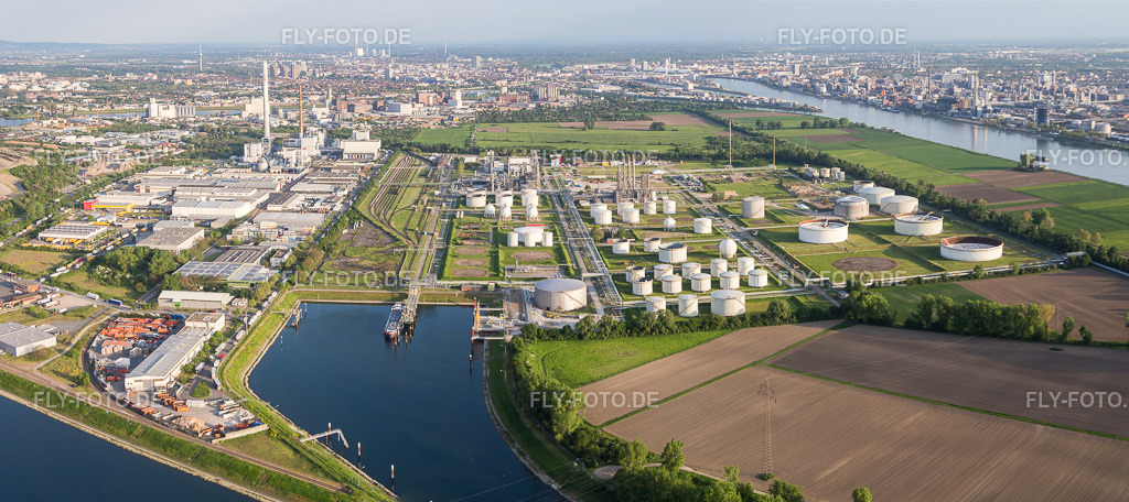 Industrie- und Gewerbegebiet mit  MTG Bayer GmbH auf der Friesenheimer Insel im Ortsteil Industriehafen | Luftbild: Industrie- und Gewerbegebiet mit  MTG Bayer GmbH auf der Friesenheimer Insel im Ortsteil Industriehafen im Ortsteil Neckarstadt-West in Mannheim im Bundesland Baden-Württemberg in Deutschland. Foto: IMG_088246-Pano.jpg vom 09.05.2016 durch Werner Riehm/FLY-FOTO.de - Realisiert mit Pictrs.com