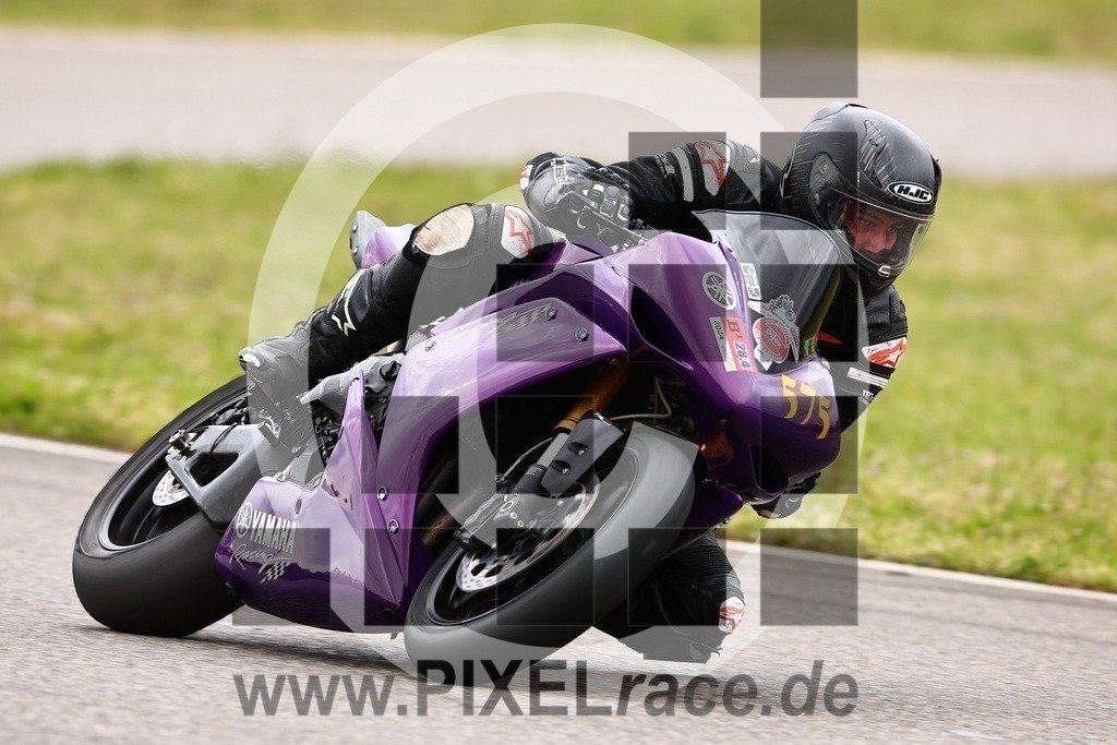0575-20240428_01015 | Schöne Erinnerungen an spannende Momente - das festzuhalten ist unser Job. PIXELrace.de ist seit 2003 auf den Rennstrecken Europas unterwegs um die Action draußen beim Fahren und die wunderbare Stimmung imm Fahrerlager für euch einzufangen.