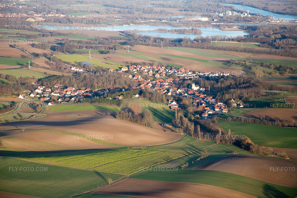 Aerial view: View of the town in Neewiller-près-Lauterbourg in the state Bas-Rhin, France.Photo: IMG_086024.jpg taken on 02/06/2016 by Werner Riehm/FLY-FOTO.comResolution of the original: 5472 x 3648 px