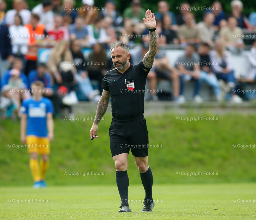 A_LUI-260522_18 | SPORT,FUSSBALL TRANSDANUBIA CUP FINALE 26.05.2022 ST.MARTIN/MK.-ASKOE OEDT IM BILD: SCHIEDSRICHTER ASIM BASIC  FOTO:FOTOLUI/OOEFV