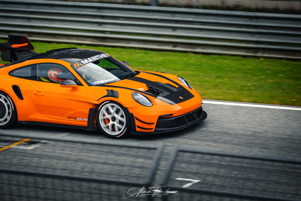 R6PZ0702 _Alexander Tschuncky | Entdecken Sie die faszinierende Welt von Alexander Tschuncky Arts: Kreative Fotografie, atemberaubende Automobilkunst und hochwertiger Bilderdruck. Lassen Sie sich inspirieren! - Realisiert mit Pictrs.com