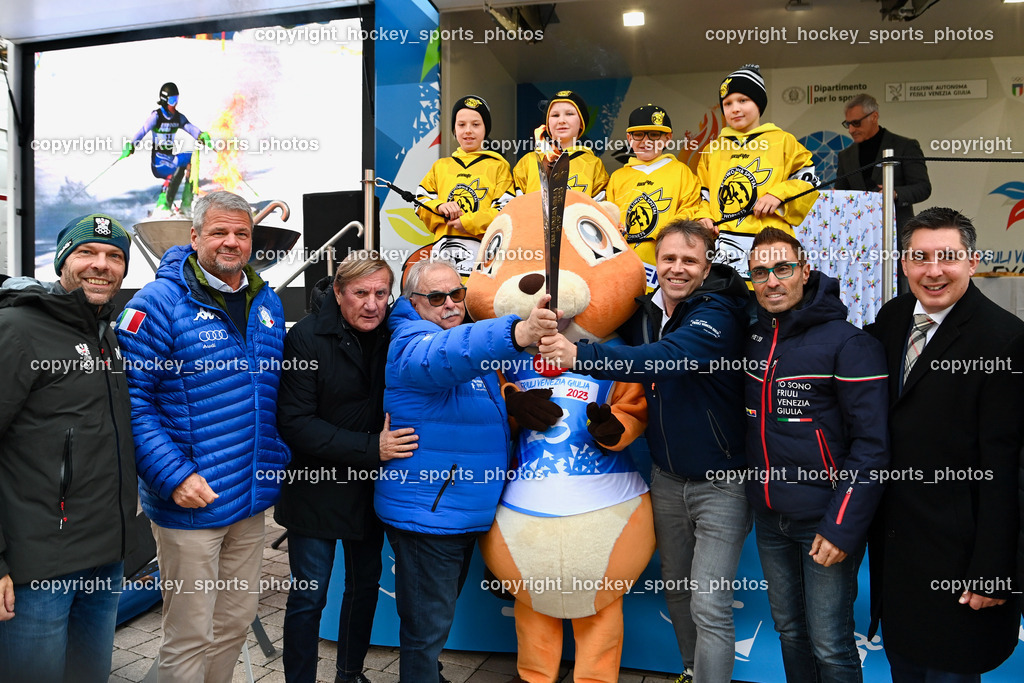 European Youth Olympic Festival EYOF 2023 Pressekonferenz | Jugendspieler EC Hornets Spittal, Olympisches Feuer, Maskottchen European Youth Olympic Festival EYOF 2023, ÖSTERREICHISCHES OLYMPISCHES COMITÉ Christoph Sieber,  Bürgermeister Spittal an der Drau Gerhard Köfer, Giorgio Brandolin, Maurizio Dunnhofer, Stadtrat Spittal an der Drau Christoph Staudacher