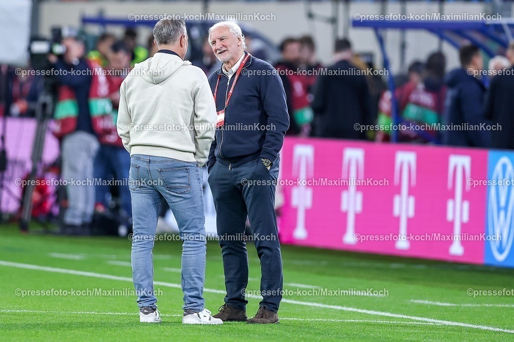 DFB14112501005 | 14.11.2025, Fußball, Länderspiel, WM-Qualifikation Europa, Deutschland - Luxemburg, Stade de Luxembourg (Croix de Gasperich, Luxemburg), 9. Spieltag, Saison 2025 2026: Sportdirektor Rudi Völler (GER #rv)   bei der Platzbehung vor dem SpielRegulations prohibit any use of photographs as image sequences and or quasi-video.