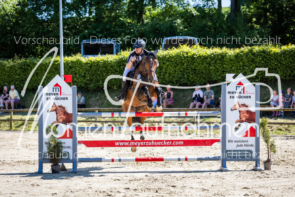 Donop24-M-Spr-081 | MomenTaufnahmen Pferdesportfotos