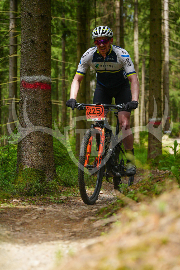 FC603701 | Fotogalerie der Treibjagd im Dunkelwald - Dein MTB Etappenrennen im Erzgebirge - Realisiert mit Pictrs.com