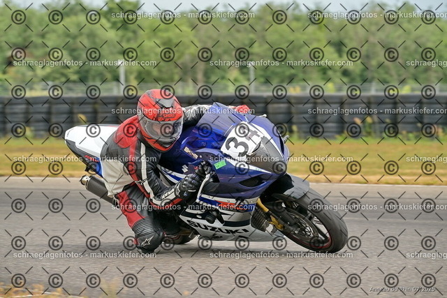 25bt05-1203 | markuskiefer.com - Realisiert mit Pictrs.com