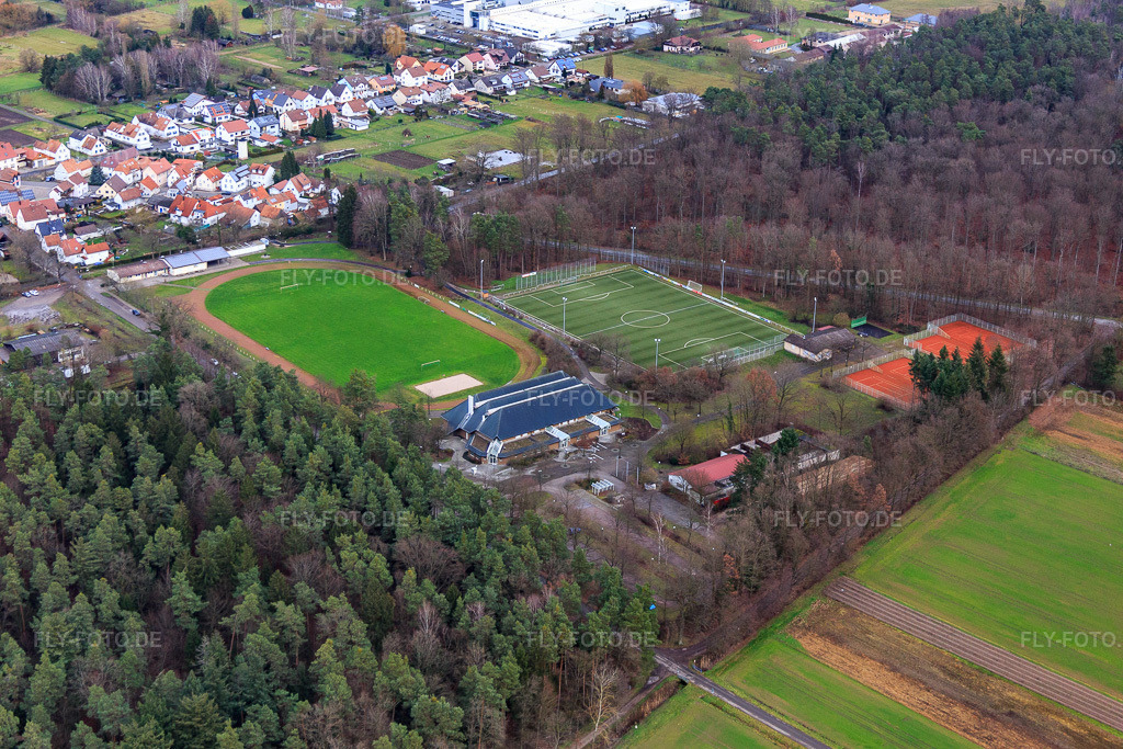 Luftbild: Sporthalle uind Stadion des TuS 1908 Schaidt, Schützenverein Schaidt | Zur Gogglerstubb und Tennisplätze des TC Bienwald Schaidt im Ortsteil Schaidt in Wörth im Bundesland Rheinland-Pfalz in Deutschland. Foto: IMG_085878.jpg vom 08.01.2016 durch Werner Riehm/FLY-FOTO.deWWW.TUS08-SCHAIDT.DE