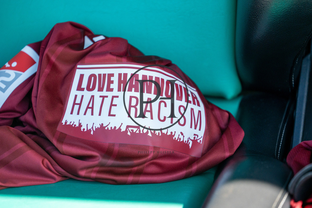 Hannover 96 vs 1. FC Magdeburg – 2. Bundesliga – 29.03.2025 | Szene aus dem 2. Bundesliga-Spiel des 27. Spieltags zwischen Hannover 96 und dem 1. FC Magdeburg am 29. März 2025 in der Heinz von Heiden Arena in Hannover. Endstand: 0:0. Fotografiert von Philipp Heist. - Realisiert mit Pictrs.com