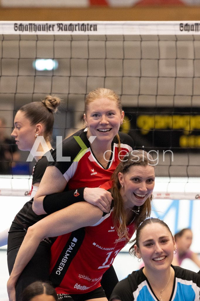 Volleyball I Frauen I Saison 2025-2026 I Volleyball NLA | Women I 1/2 Finals I  VC Kanti Schaffhausen - Sm'Aesch Pfeffingen I 22.03.2026 | 11 Kateřina Holásková (CZ) (VC Kanti Schaffhausen) – Mitte und 9 Jordan Lockwood (USA) (VC Kanti Schaffhausen) – Diagonal - Realisiert mit Pictrs.com