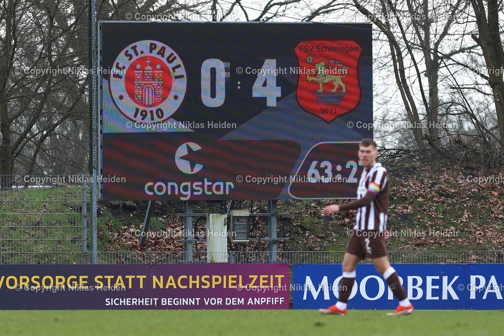 NH_FCStPauliU23_FSVSchöningen_RegionalligaNord_15032026 | Die Anzeigetafel im Edmund-Plambeck-Stadion.Fußball I Herren I Regionalliga Nord I Saison 2025-2026 I 26. Spieltag I FC St. Pauli U23 - FSV Schöningen I 15.03.2026 I Edmund-Plambeck-Stadion