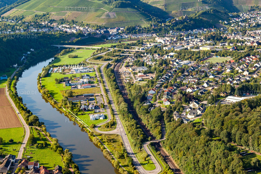 Luftbild: Ort an der Saar im Ortsteil Beurig in Saarburg im Bundesland Rheinland-Pfalz in Deutschland. Foto: IMG_33829.jpg vom 11.09.2010 durch Werner Riehm/FLY-FOTO.de