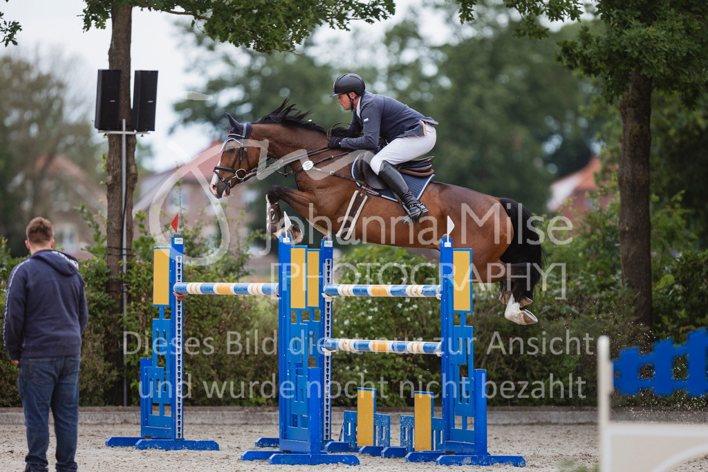 240614_Lemwerder_S1-Springen-529 | Deine schönsten Turniermomente als professionelle Fotos! Entdecke hochwertige Pferdesport-Fotografie im Online-Shop. Jetzt Fotos finden & bestellen!