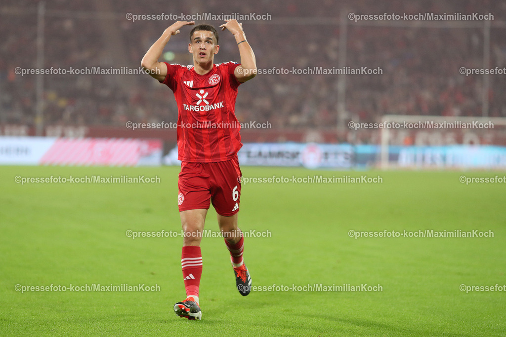 Due26102401029 | 26.10.2024, Fußball, Fortuna Düsseldorf - 1.FC Kaiserslautern , 2. Bundesliga, Merkur Spiel-Arena, Saison 2024 2025: Giovanni Haag (Fortuna Düsseldorf #6) gestikulierendDFB regulations prohibit any use of photographs as image sequences and or quasi-video.