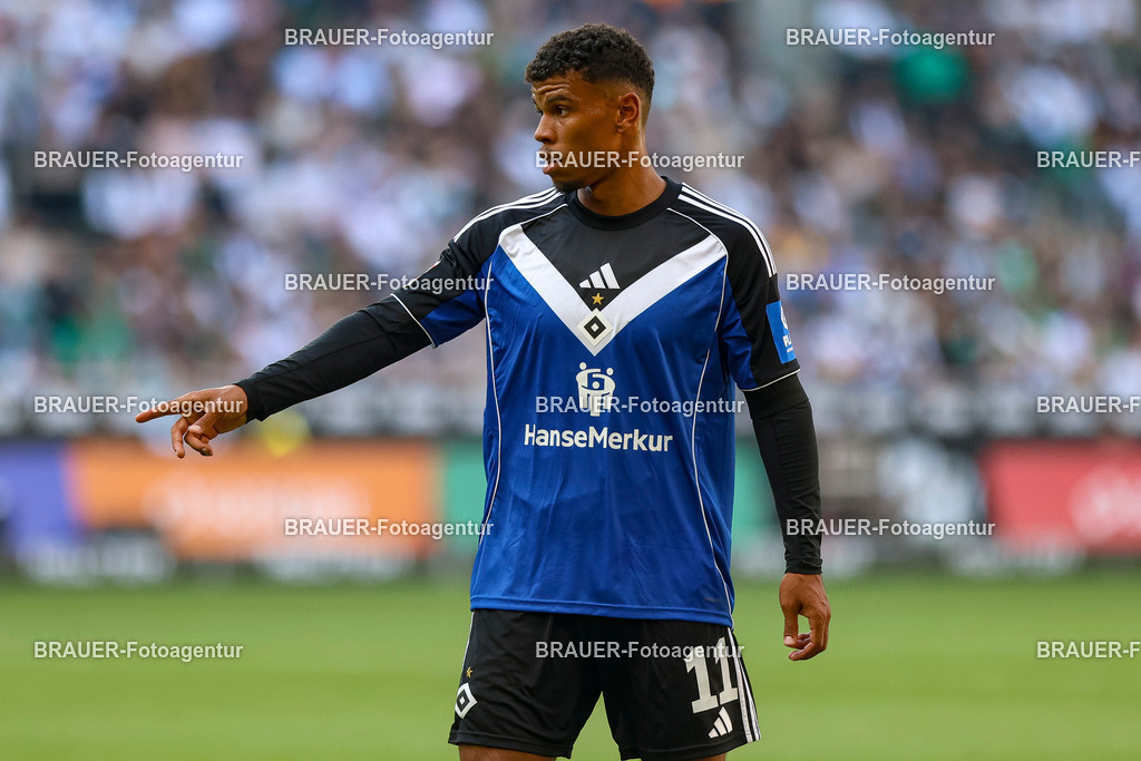 Borussia Mönchengladbach vs Hamburger SV - Bundesliga  | Mönchengladbach, Deutschland, 24.08.25:   Ransford Königsdörffer (Hamburger SV) gestikuliert, Gestik waehrend des Spiels der Bundesliga zwischen Borussia Mönchengladbach vs Hamburger SV im Stadion im Borussia Park(Foto von Brauer-Fotoagentur / Adrian Schlueter)