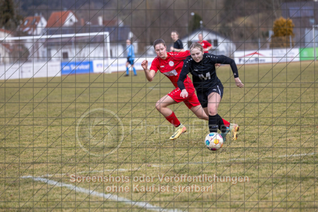 20250223_130704_0005 | #,1.FC Donzdorf (rot) vs. TSV Tettnang (schwarz), Fussball, Frauen-WFV-Pokal Achtelfinale, Saison 2024/2025, Rasenplatz Lautertal Stadion, Süßener Straße 16, 73072 Donzdorf, 23.02.2025 - 13:00 Uhr,Foto: PhotoPeet-Sportfotografie/Peter Harich